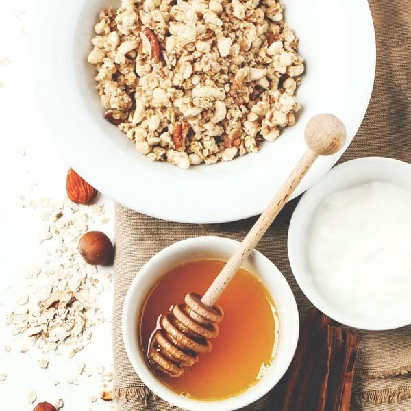 4 Cách tẩy tế bào chết môi tại nhà từ những nguyên liệu có ngay trong bếp!