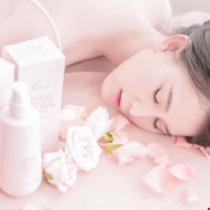 7 tác dụng làm đẹp từ nguyên liệu thiên nhiên, có sẵn tại nhà của cà chua